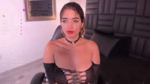 Snapshot of hanna_vasquez chatting on February 4, 2025, 8:28 pm Hanna online show from February 4, 2025, 8:28 pm