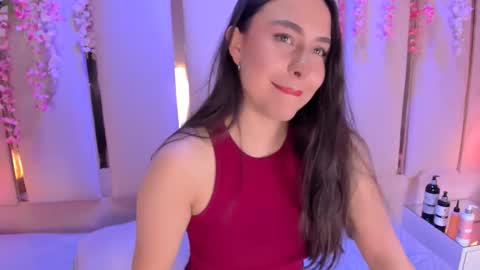 hannacollins_2 online show from February 27, 2026, 1:33 pm