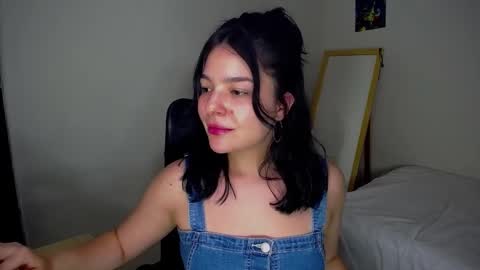 Snapshot of hannaconor chatting on December 13, 2024, 2:32 am Aurora Sky online show from December 13, 2024, 2:32 am