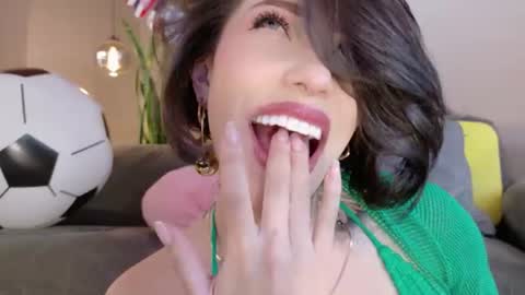 Snapshot of hannah_borbon_ chatting on July 2, 2026, 8:48 pm Hannah online show from July 2, 2026, 8:48 pm