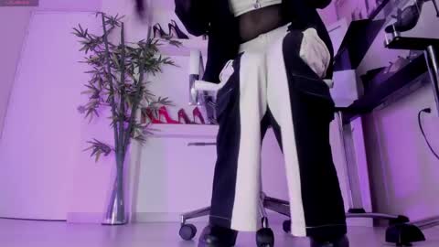 HANNAH HOWELL online show from April 14, 2026, 9:26 am