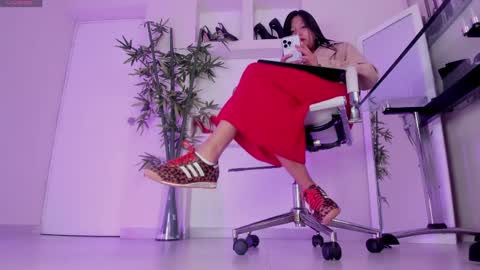 HANNAH HOWELL online show from April 15, 2026, 9:38 am