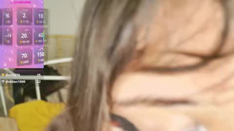 Snapshot of hannah_warren chatting on December 17, 2025, 12:55 pm Kamila online show from December 17, 2025, 12:55 pm