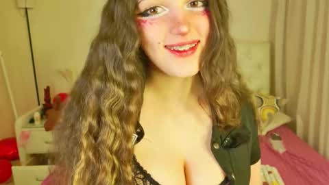 Snapshot of hannah_warren chatting on February 20, 2026, 12:07 am Kamila online show from February 20, 2026, 12:07 am