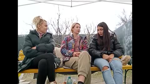 Rose online show from February 1, 2025, 10:05 am