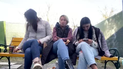 Rose online show from March 9, 2025, 6:50 am