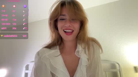 Snapshot of hannahinto chatting on October 16, 2025, 3:46 pm hannahinto online show from October 16, 2025, 3:46 pm