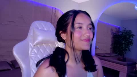 hannahmonttgomery  Help me reach 100 Hands up online show from April 14, 2026, 4:35 pm