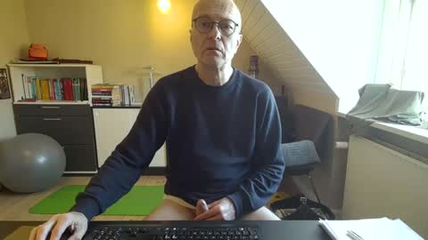 Snapshot of hanse_1 chatting on February 18, 2025, 11:55 am Hanse online show from February 18, 2025, 11:55 am