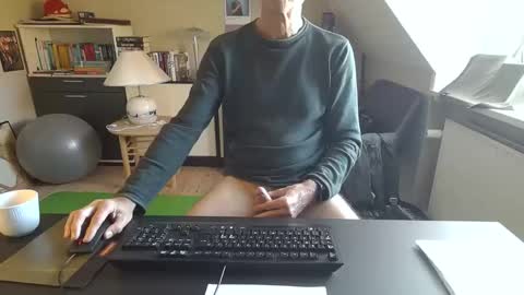 Snapshot of hanse_1 chatting on October 16, 2025, 9:32 am Hanse online show from October 16, 2025, 9:32 am