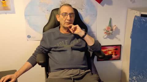 Snapshot of hansi63 chatting on February 24, 2025, 9:52 pm charly online show from February 24, 2025, 9:52 pm