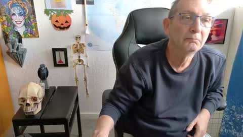 Snapshot of hansi63 chatting on September 22, 2025, 7:43 am charly online show from September 22, 2025, 7:43 am