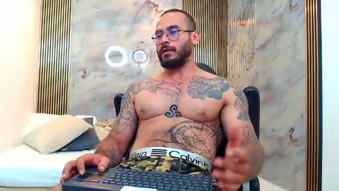 Snapshot of hanz_col chatting on January 25, 2025, 4:34 am hanz_col online show from January 25, 2025, 4:34 am