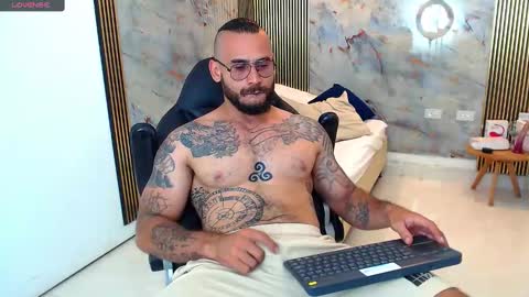 Snapshot of hanz_col chatting on February 18, 2025, 2:05 am hanz_col online show from February 18, 2025, 2:05 am