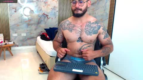 Snapshot of hanz_col chatting on March 1, 2025, 11:39 am hanz_col online show from March 1, 2025, 11:39 am