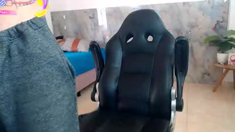 Snapshot of hanz_col chatting on October 31, 2025, 12:06 pm hanz_col online show from October 31, 2025, 12:06 pm