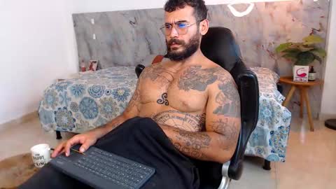 Snapshot of hanz_col chatting on November 16, 2025, 3:12 am hanz_col online show from November 16, 2025, 3:12 am