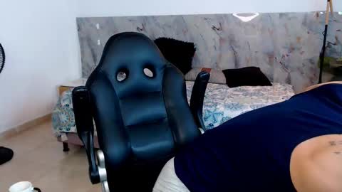 Snapshot of hanz_col chatting on November 21, 2025, 2:54 am hanz_col online show from November 21, 2025, 2:54 am