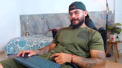 Snapshot of hanz_col chatting on November 26, 2025, 2:34 am hanz_col online show from November 26, 2025, 2:34 am