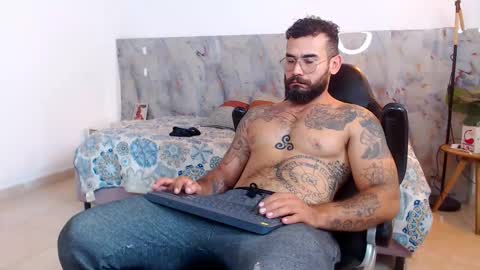 Snapshot of hanz_col chatting on November 30, 2025, 11:36 am hanz_col online show from November 30, 2025, 11:36 am