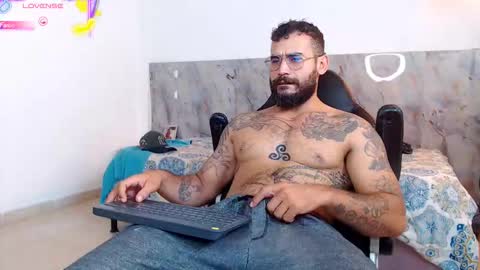 Snapshot of hanz_col chatting on November 30, 2025, 11:42 pm hanz_col online show from November 30, 2025, 11:42 pm