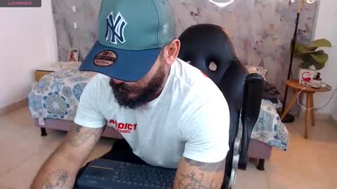 Snapshot of hanz_col chatting on December 3, 2025, 3:54 pm hanz_col online show from December 3, 2025, 3:54 pm