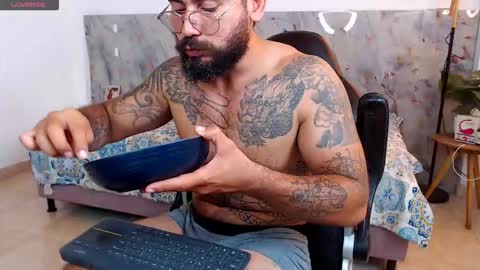 Snapshot of hanz_col chatting on December 4, 2025, 4:00 am hanz_col online show from December 4, 2025, 4:00 am