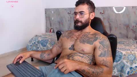 Snapshot of hanz_col chatting on December 5, 2025, 10:46 am hanz_col online show from December 5, 2025, 10:46 am