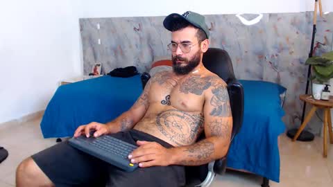 Snapshot of hanz_col chatting on December 14, 2025, 11:15 am hanz_col online show from December 14, 2025, 11:15 am