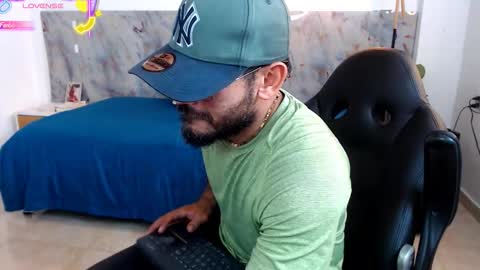 Snapshot of hanz_col chatting on December 17, 2025, 1:55 am hanz_col online show from December 17, 2025, 1:55 am