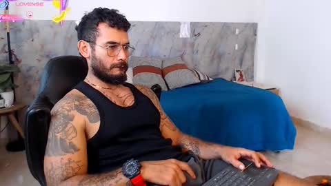 Snapshot of hanz_col chatting on December 22, 2025, 3:31 pm hanz_col online show from December 22, 2025, 3:31 pm