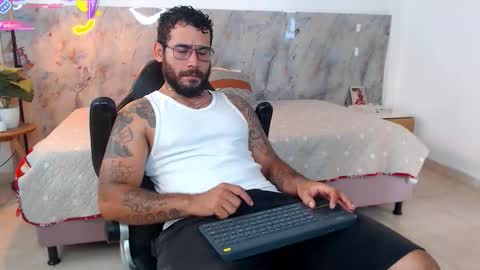 Snapshot of hanz_col chatting on January 8, 2026, 12:18 pm hanz_col online show from January 8, 2026, 12:18 pm