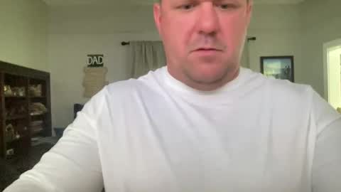 Snapshot of happilymarr1ed chatting on November 19, 2025, 4:29 pm DadBod online show from November 19, 2025, 4:29 pm