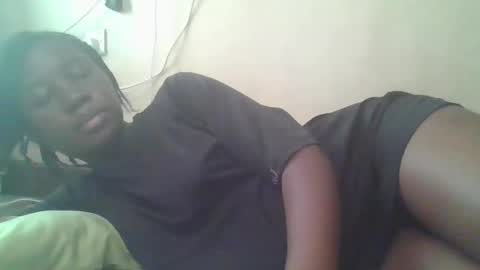 Snapshot of happy_dimple chatting on September 22, 2025, 12:18 pm happy_dimple online show from September 22, 2025, 12:18 pm