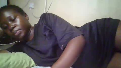 Snapshot of happy_dimple chatting on October 31, 2025, 9:27 pm happy_dimple online show from October 31, 2025, 9:27 pm