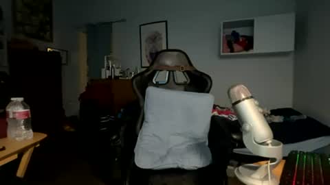 harddmikee online show from July 8, 2026, 8:24 pm