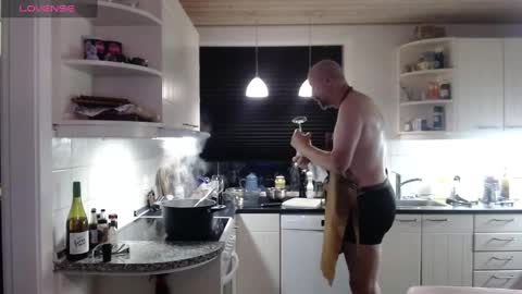 MrLazy online show from December 22, 2024, 3:33 pm