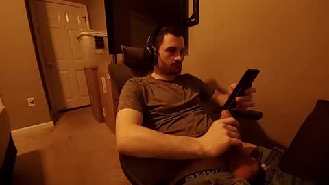 Snapshot of hardswtch chatting on September 28, 2025, 11:43 pm Tom online show from September 28, 2025, 11:43 pm