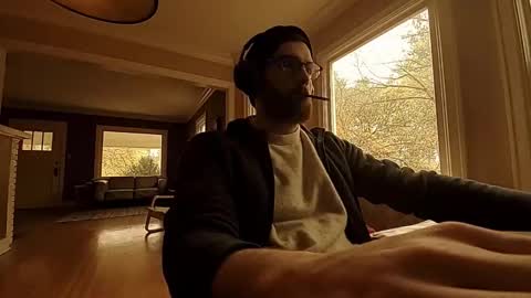 Snapshot of hardswtch chatting on October 31, 2025, 7:48 pm Tom online show from October 31, 2025, 7:48 pm