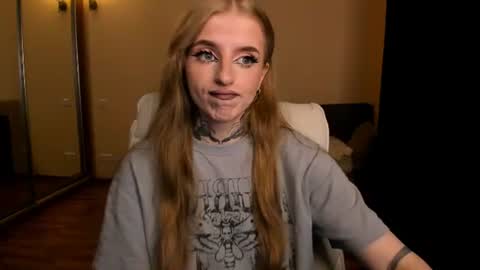 Julia online show from June 18, 2026, 5:08 am