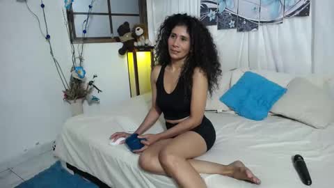 Snapshot of harley_quinns1 chatting on January 24, 2025, 2:49 am harley_quinns1 online show from January 24, 2025, 2:49 am