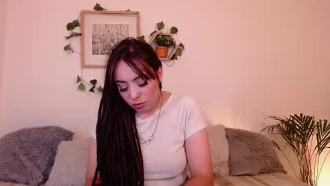 Snapshot of harmonyy01 chatting on February 9, 2025, 3:32 am Harmony Please help me to reach 100 thumbs up online show from February 9, 2025, 3:32 am