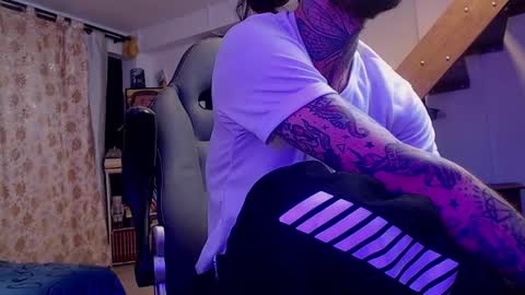 Snapshot of harry_reems_ chatting on December 12, 2024, 12:59 am OMAR online show from December 12, 2024, 12:59 am