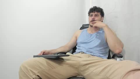 Snapshot of harrydaviss chatting on November 10, 2025, 3:38 am alpha online show from November 10, 2025, 3:38 am