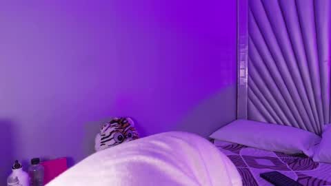 hatsajones online show from April 9, 2026, 4:12 am