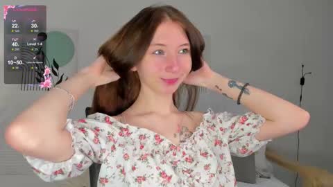 Lola online show from November 8, 2025, 8:03 am