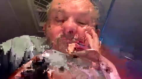 Snapshot of hawks2113 chatting on December 22, 2024, 11:31 pm hawks2113 online show from December 22, 2024, 11:31 pm