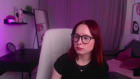 Mia online show from March 18, 2026, 7:33 am