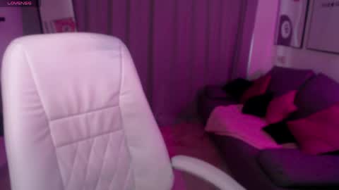 Mia online show from April 12, 2026, 7:35 am