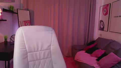 Mia online show from April 16, 2026, 7:31 am